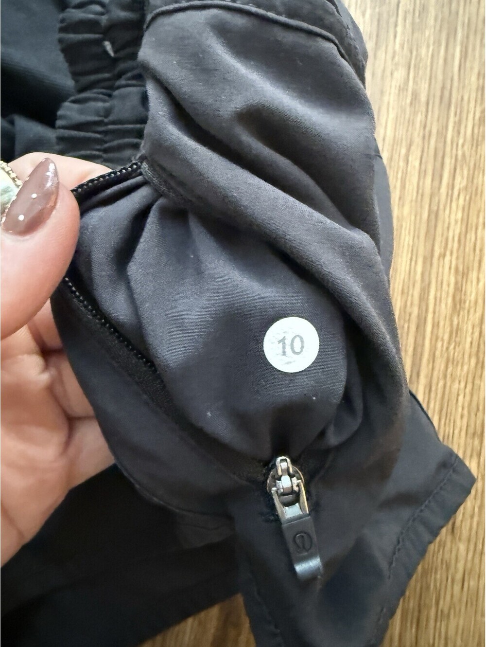 Lululemon Women’s Size 10 Black Running Shorts Zipper Pockets Athletic - Picture 3 of 4